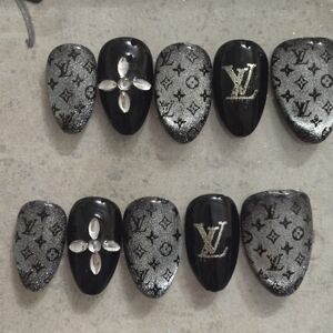 Black and Silver Designer-Inspired Press-On Nail Set